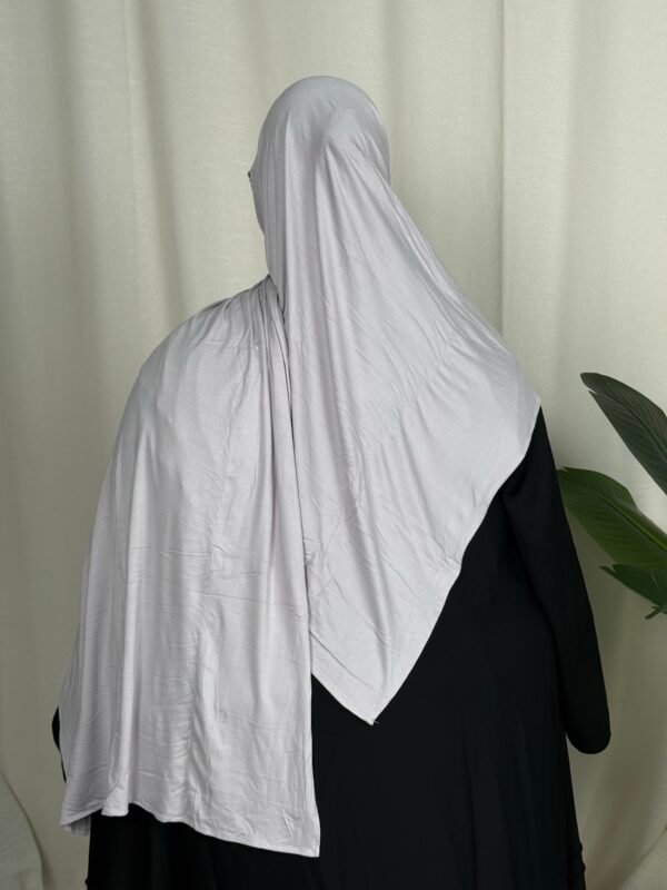 image00015 Off White